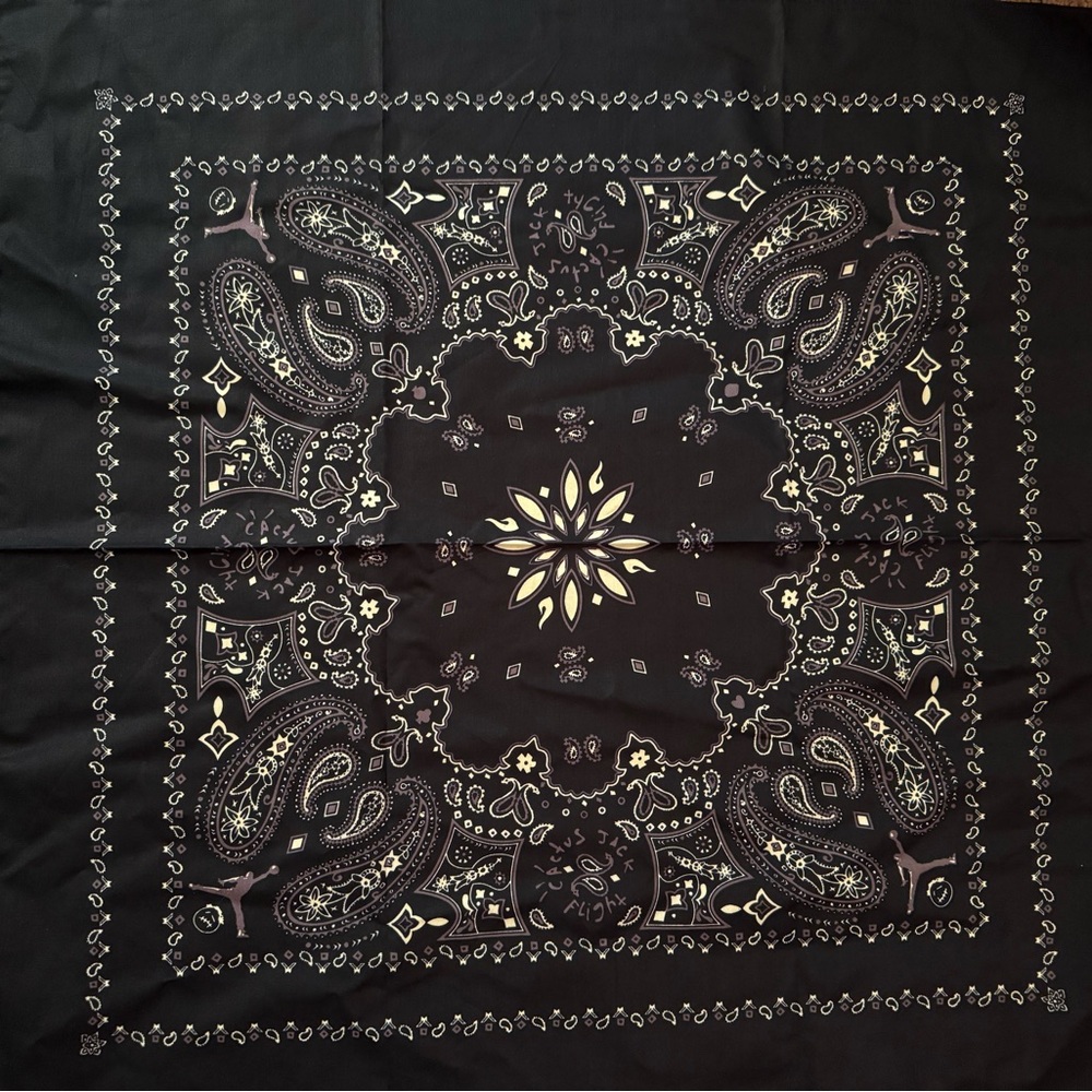 Travis Scott Jordan black bandanna